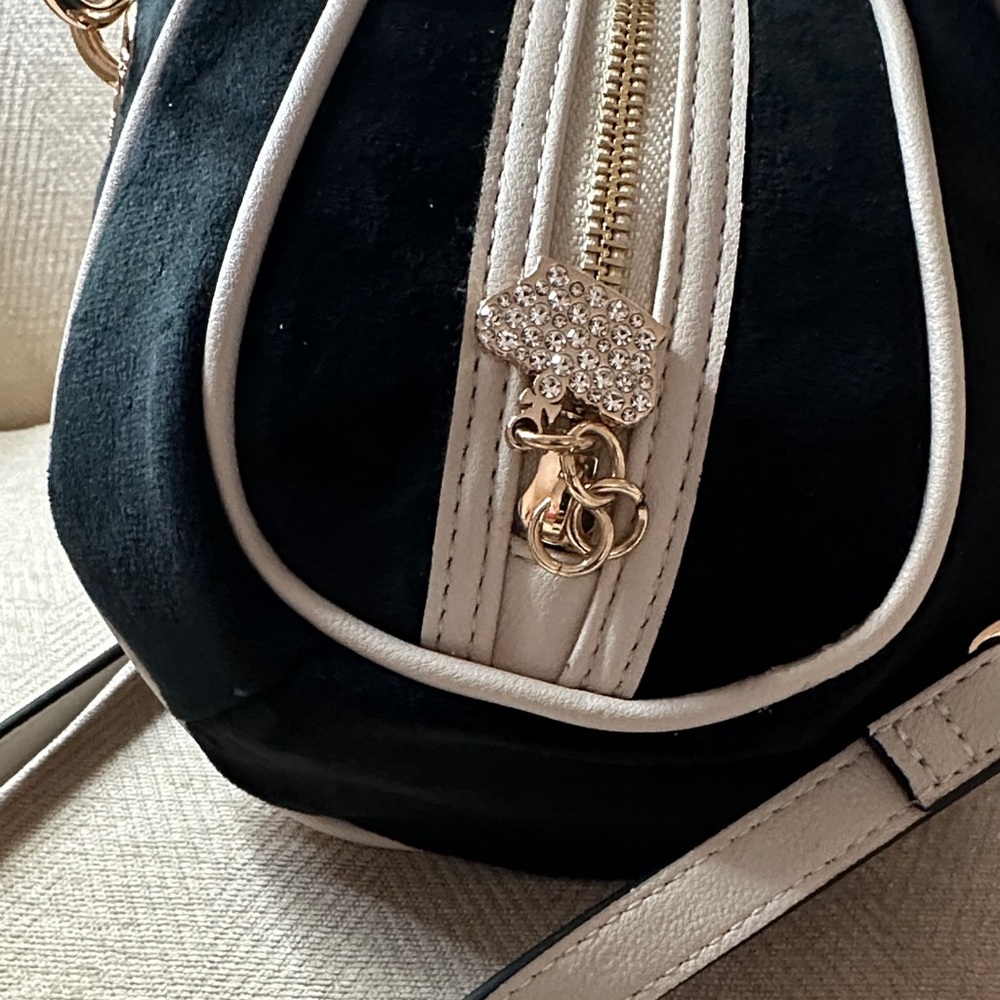Juicy Couture Black and Cream Shoulder and Top Handle Bag with Pouch - Picture 3 of 15